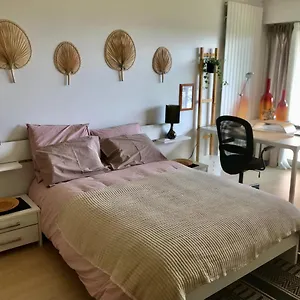 Chez Isa, Espace Prive, 1ou 2 Chambres, Terrasse Et Jardin, Entree Autonome, Sdb Et Mini Cuisine Partagees Entre Les 2 , Ceyrat France